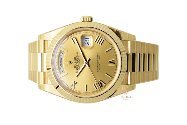 Đồng Hồ Rolex Day-Date 40 228238 Mặt Số Vàng Champagne Cọc Số La Mã