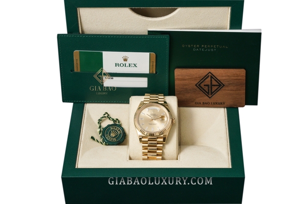 Đồng Hồ Rolex Day-Date 40 228238 Mặt Số Vàng Champagne Nạm Kim Cương (Used)