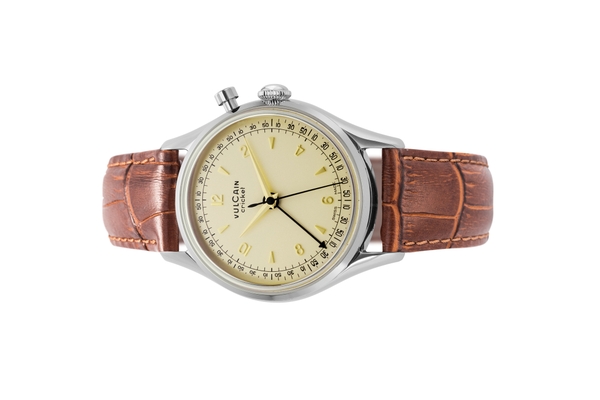 Đồng hồ đeo tay thương hiệu Vulcain, dòng sản phẩm Cricket Tradition, Ref no: 100169A76, mặt số màu vỏ trứng, size 36mm, máy lên cót tay, vỏ đồng hồ thép không gỉ, dây da cá sấu, hàng mới 100%