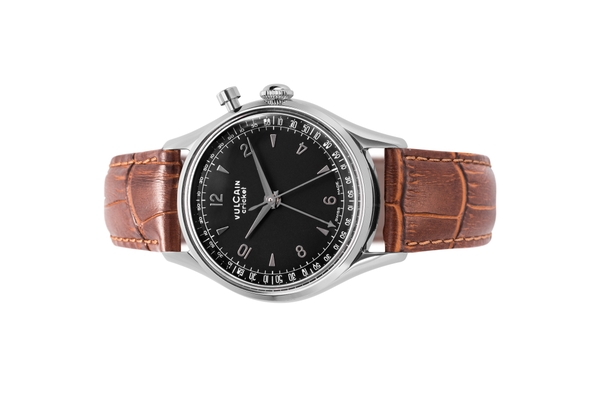 Đồng hồ đeo tay thương hiệu Vulcain, dòng sản phẩm Cricket Tradition, Ref no: 100169A05, mặt số màu đen size 36mm, máy lên cót tay, vỏ đồng hồ thép không gỉ 316L, dây da bê, hàng mới 100%