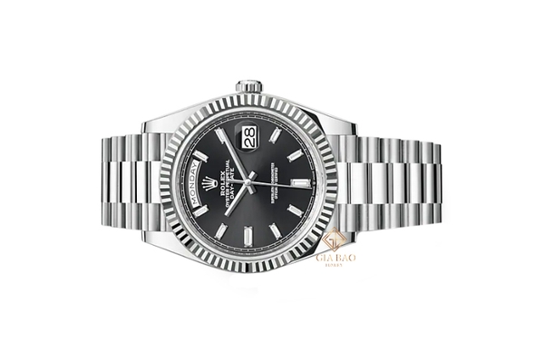 Đồng Hồ Rolex Day-Date 40 228236 Mặt Số Đen Cọc Số Kim Cương Baguette