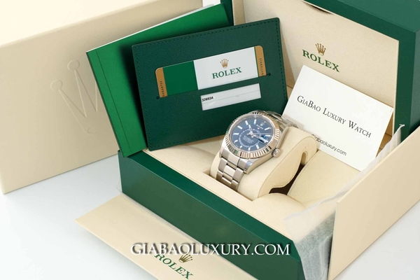 Đồng Hồ Rolex Sky-Dweller 326934 Mặt Số Xanh Dây Oyster