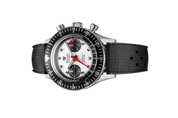 Đồng hồ đeo tay thương hiệu Nivada Grenchen, dòng sản phẩm Chronomaster, Ref number: 85141M, mặt số Panda, size 41mm, lên dây cót bằng tay, vỏ thép không gỉ 316, mới 100%