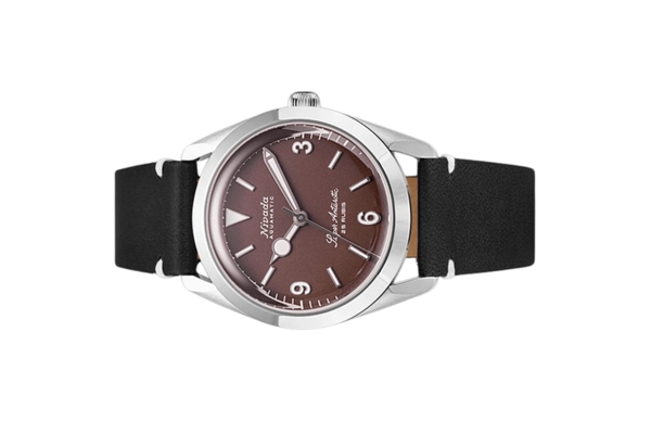 Đồng hồ đeo tay thương hiệu Nivada Grenchen, dòng sản phẩm Super Antarctic 3.6.9, Ref num 32040A, mặt số nâu Matt, size 38mm, máy tự động, vỏ bằng thép không gỉ 316L, dây da bò, mới 100%