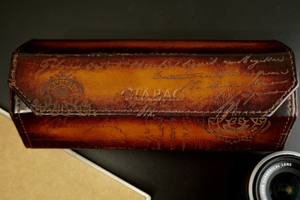 Hộp đựng đồng hồ HEXAGON, chất liệu da bò nâu vàng patina, hiệu: BOSPHORUS LEATHER, kích thước 22.5cm X 10cm X 7.5cm, dùng cho 03 đồng hồ, mới 100%