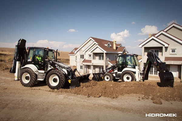 Xe nâng xúc Hidromek 102S Alpha