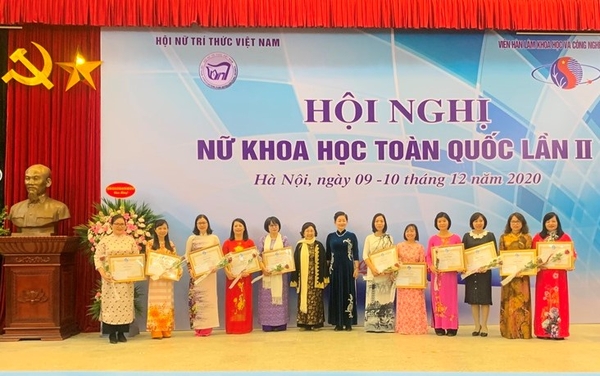 Tôn vinh những đóng góp của nữ trí thức trong phát triển kinh tế - xã hội