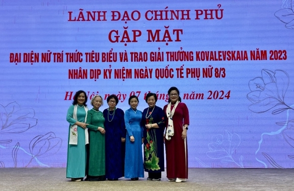 Phó Thủ tướng Lê Minh Khái gặp mặt đại diện nữ trí thức tiêu biểu