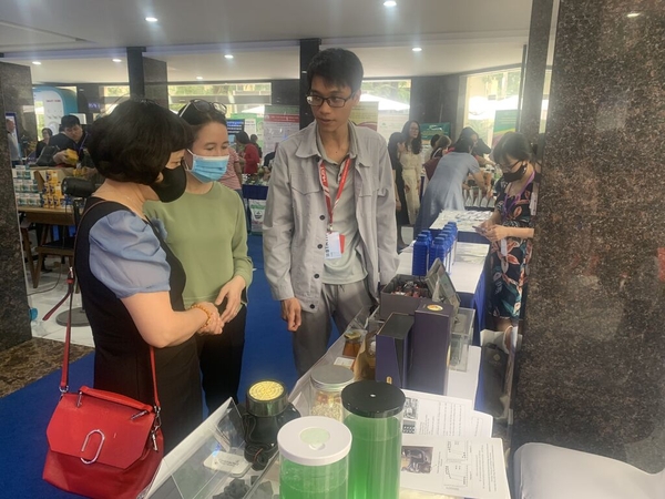 Tôn vinh những thành quả sáng tạo của nữ trí thức Việt Nam