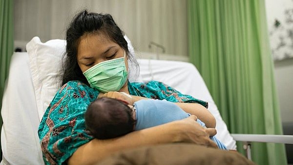 Covid-19: phụ nữ mang thai truyền 