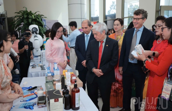 Hấp dẫn triển lãm sản phẩm của các nhà khoa học, kỹ sư nữ tai Hội nghị INWES-APNN 2024