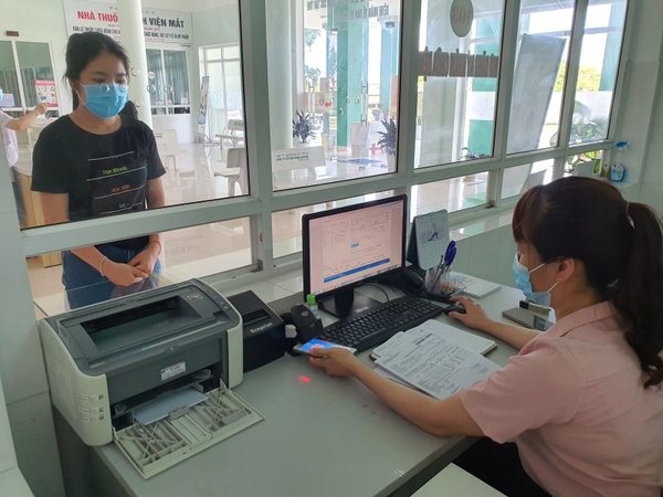 Ứng dụng công nghệ sinh trắc xác thực vân tay trên thẻ CCCD gắn chíp chống lạm dụng quỹ BHXH, BHYT