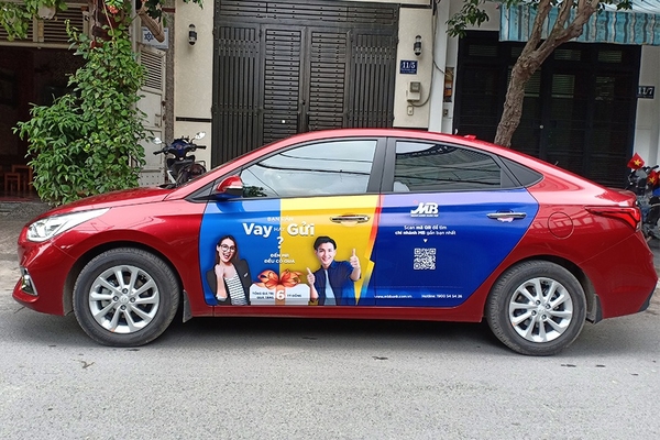 dán decal quảng cáo xe oto