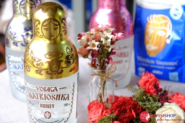 Chai rượu Vodka búp bê Nga Matrioska màu vàng: Vị Vodka mật ong