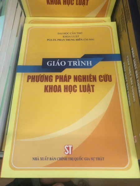 Giáo trình Phương pháp nghiên cứu khoa học luật - PGS.TS.GVCC. Phan Trung Hiền (chủ biên)