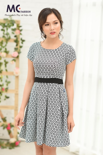 Đầm họa tiết dạo phố nhấn đai eo
