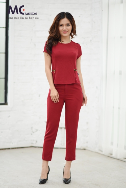 Bộ đồ công sở màu đỏ đô