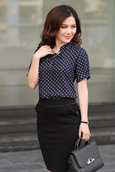 Áo thiết kế chấm bi tay lửng
