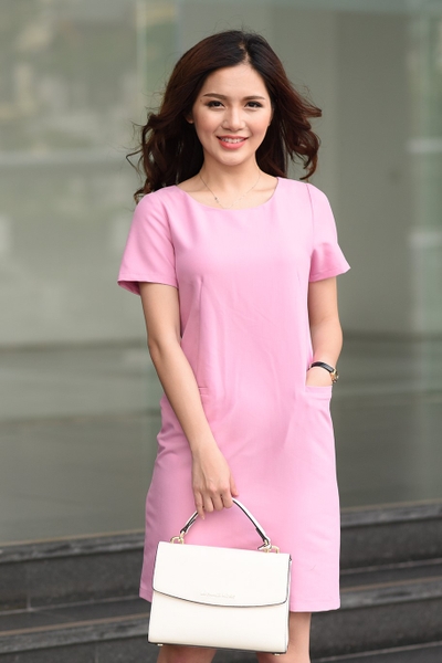 Đầm suông màu hồng nhạt