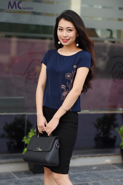 Áo croptop tay ngắn màu xanh thẫm