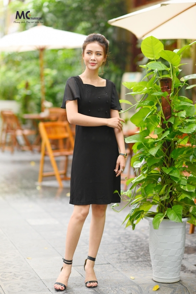 Đầm liền đen công sở cách điệu
