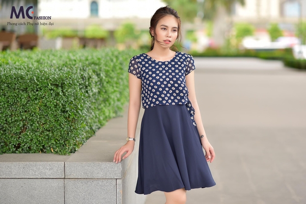 Đầm công sở xanh thân áo chấm bi