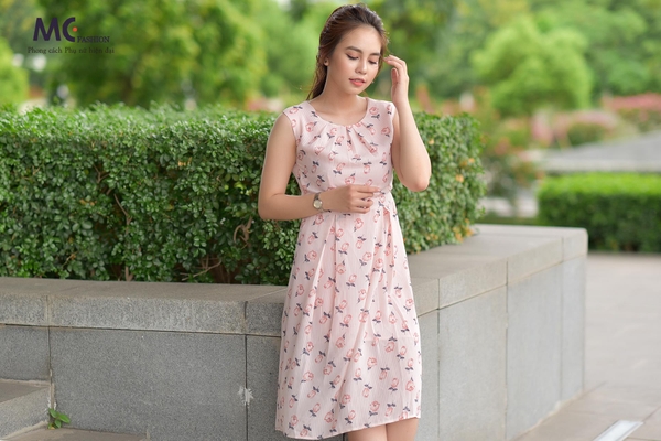 Đầm liền màu hồng phấn