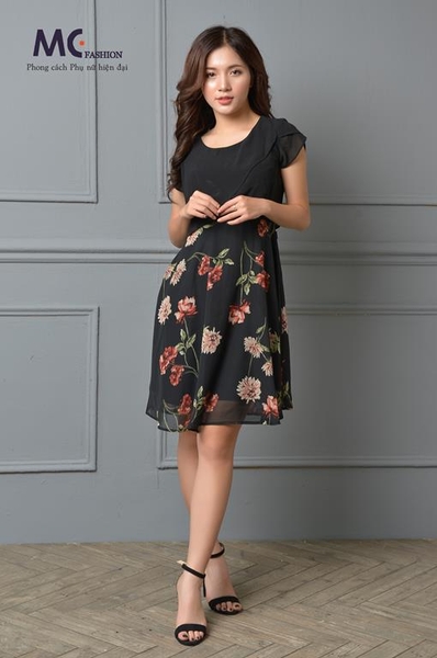 Đầm liền đen chân váy hoa
