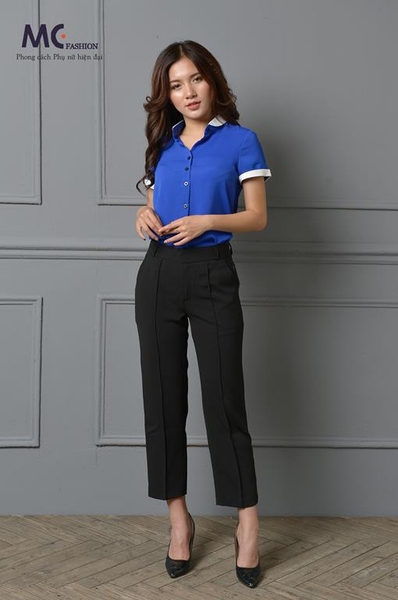 Áo sơ mi màu xanh viền trắng