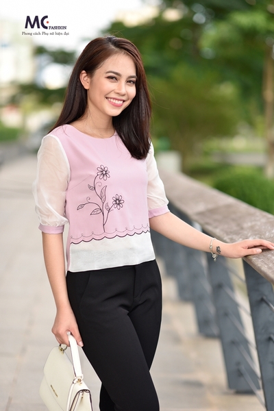 Áo croptop phối ren cách điệu