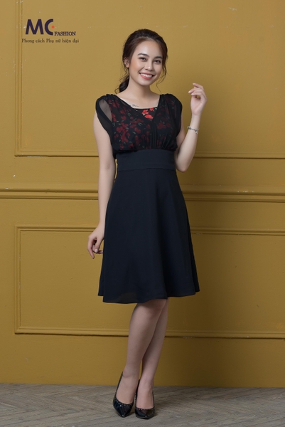 Đầm liền đen cách điệu