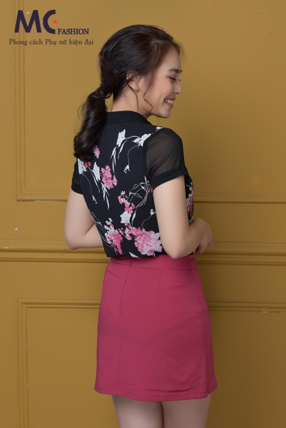 Chân váy đỏ cách điệu