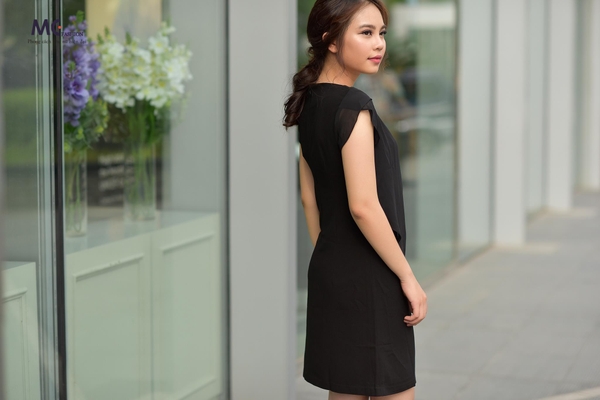 Đầm suông liền đen