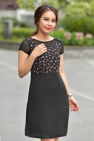 Đầm liền họa tiết hoa nhí