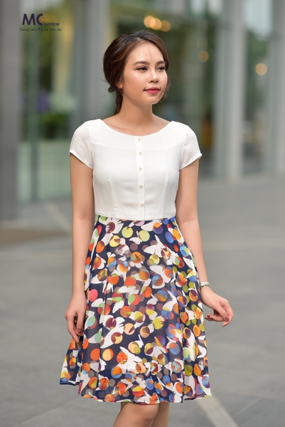Đầm liền chân váy họa tiết hoa