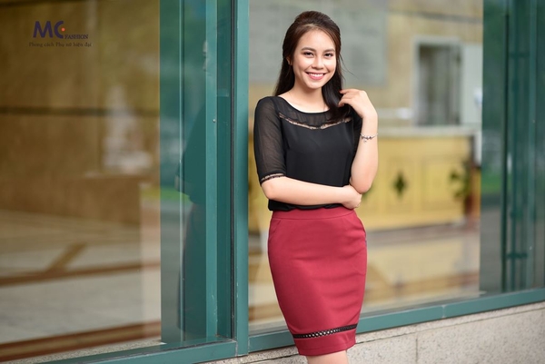 Áo thiết kế màu đen cách điệu