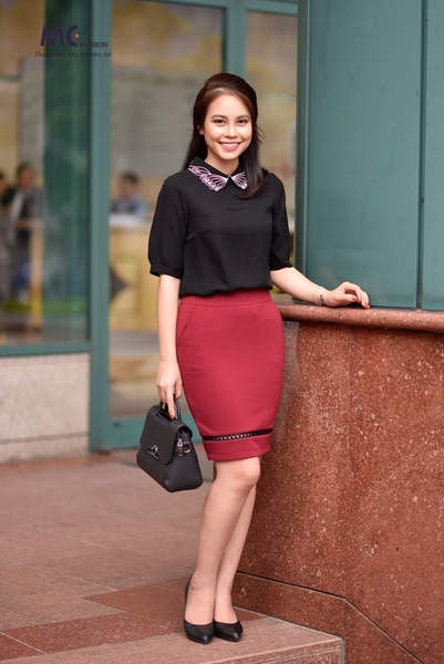 Áo thiết kế cổ thêu cách điệu