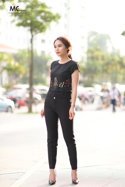 Áo cách điệu màu đen