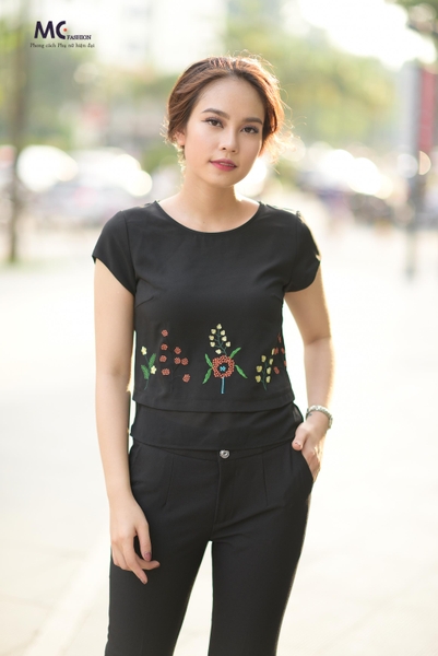 Áo cách điệu màu đen