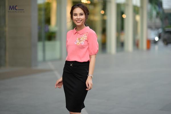 Áo croptop màu hồng cách điệu