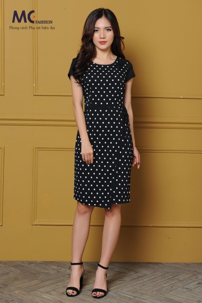 Đầm liền đen chấm bi