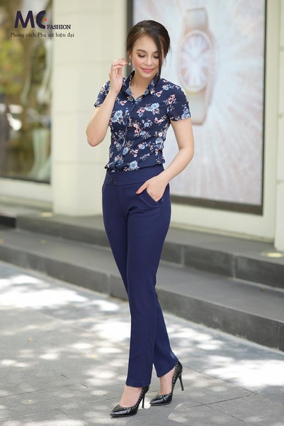 Áo sơ mi hoa cách điệu