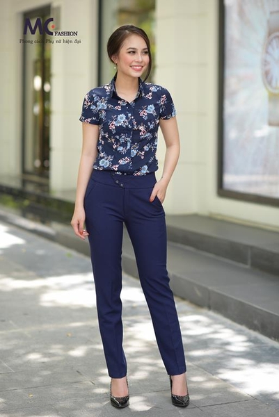 Áo sơ mi hoa cách điệu
