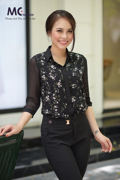 Áo sơ mi đen họa tiết hoa cách điệu