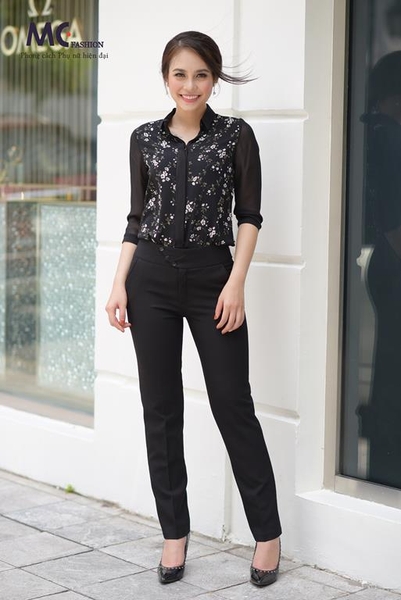 Áo sơ mi đen họa tiết hoa cách điệu