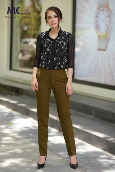 Áo sơ mi đen họa tiết hoa cách điệu