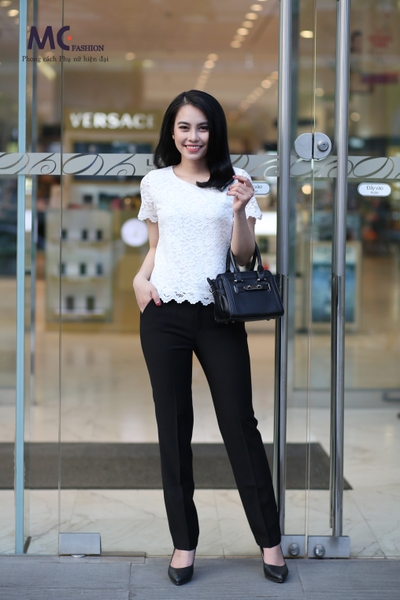 Áo croptop trắng viền ren