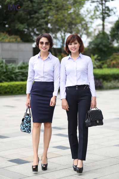 Chân váy díp nhấn khuy hai bên hông
