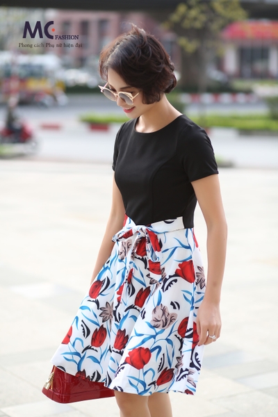 Chân váy họa tiết hoa