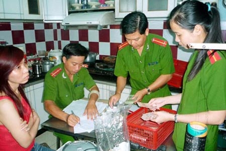  Trùm đề, 3 ngày, kiếm lợi bất chính hơn 2,3 tỷ đồng